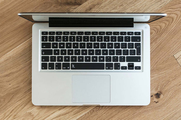 黒地に白文字のMac用キーボードステッカー